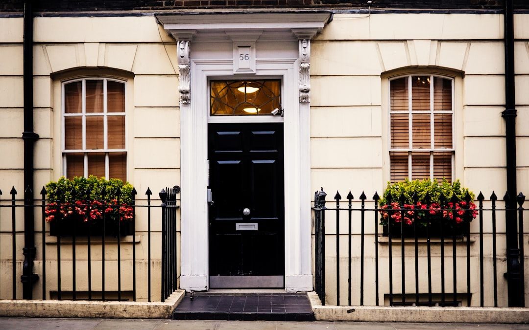 A house in England representing the contrast of being a New Zealand Tax Residency