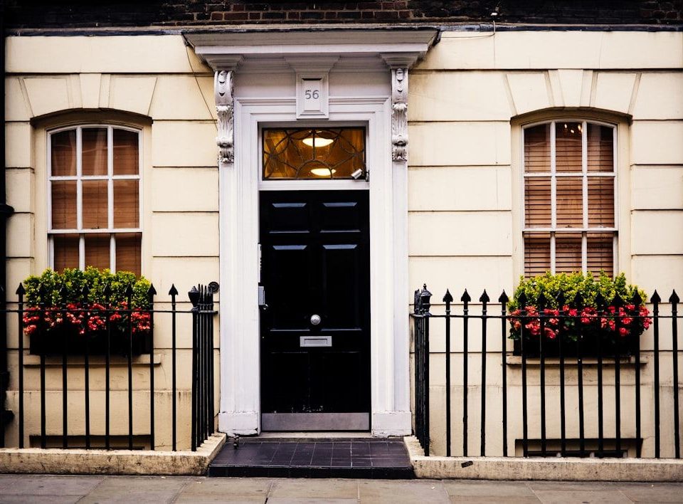 A house in England representing the contrast of being a New Zealand Tax Residency